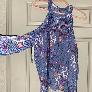 Cold shoulder long sleeve floral: Maurices, size 2